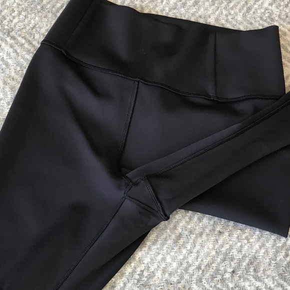 HOT RN 🔥 VUORI BLACK EVOLVE LEGGINGS - Picture 10 of 11